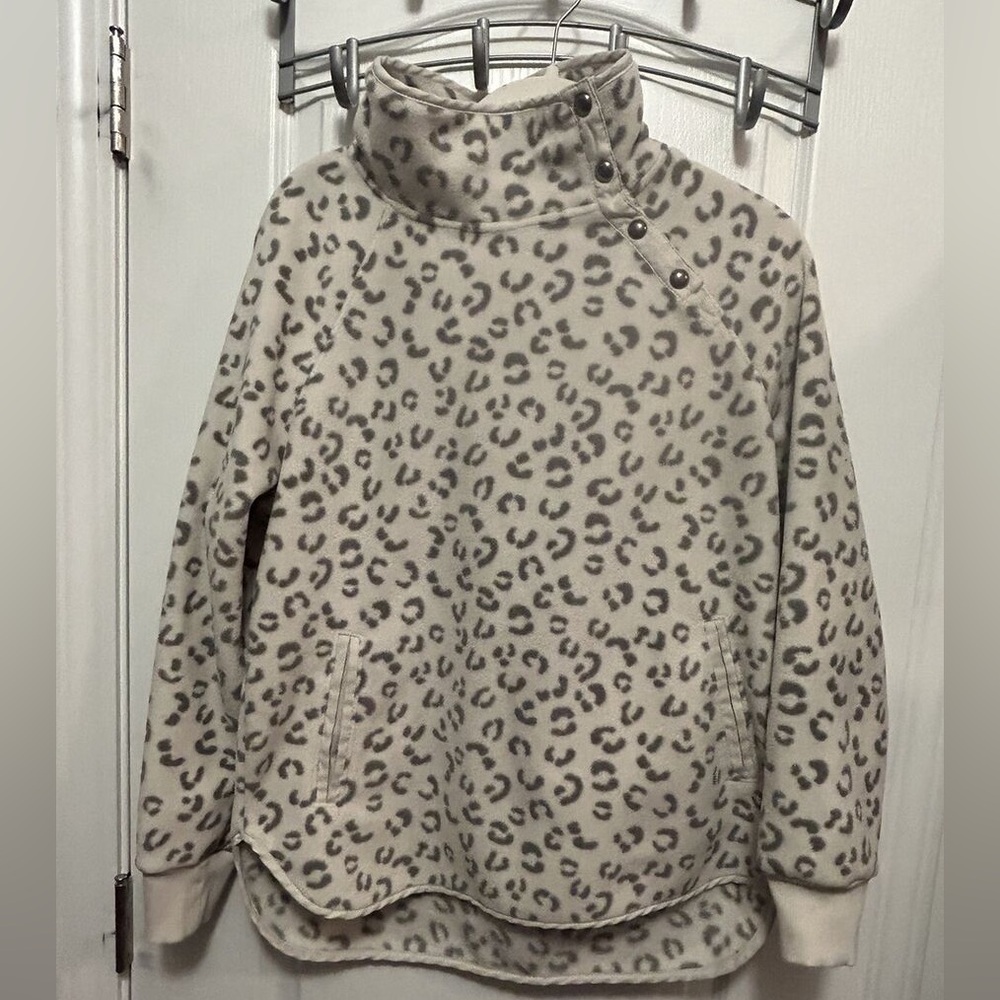 Green Tea Fleece Sweatshirt Sz Small Ivory Gray Animal Print